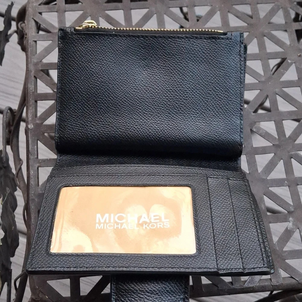 Michael Kors wallet - Picture 2 of 6